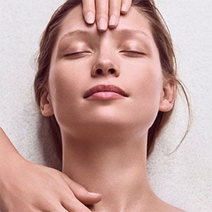 GESICHTSBEHANDLUNG MY CLARINS